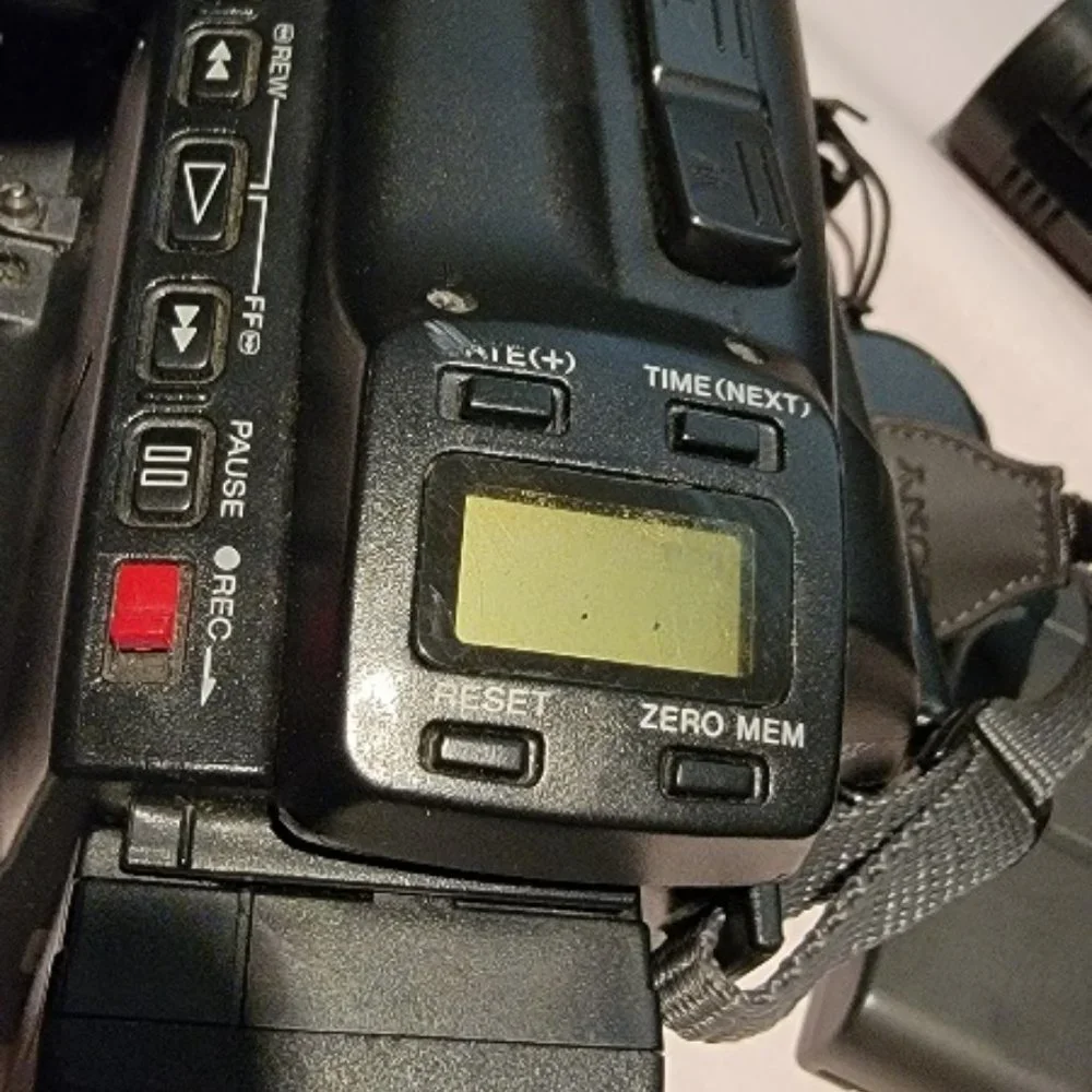 Sony CCD TR6 Handycam Camcorder